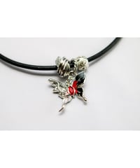 【Hiina Rose】／バイカラー・メタルバタフライ ネックレス（レザー／ブラック） 【期間限定・ご予約特典あり!!】