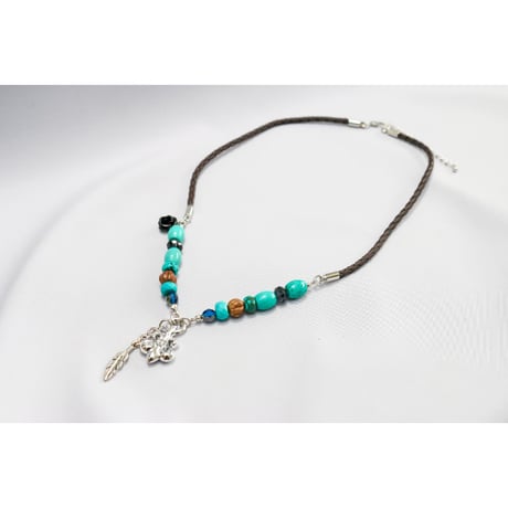 【Hiina Rose】／ターコイズ調・四つ打ちレザー ネックレス（ダークブラウン）
