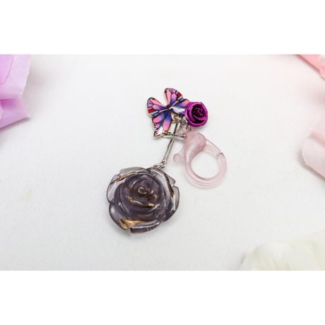 【Hiina Rose】／HINA割れシンバル入り！ クリアーフック・ローズレジン キーホルダー（アメジスト） 【一点もの】