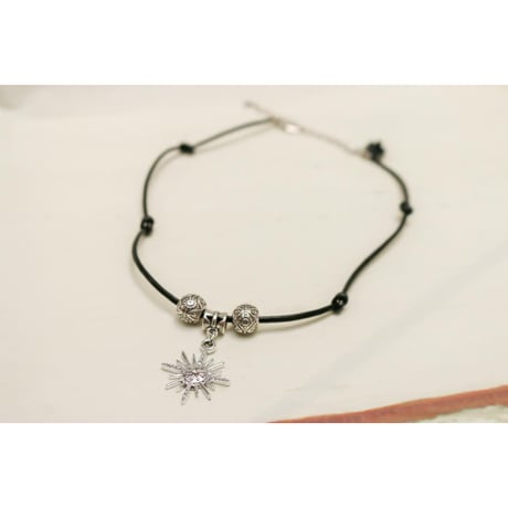 【Hiina Rose】／ウエスタン調・クロススター・カラーレザー ネックレス（ブラック）