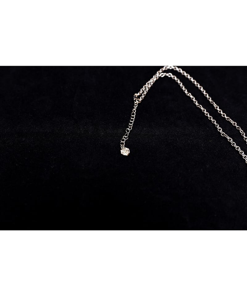 Hiina Rose】／メタルリング×スワロフスキー・クロス チェーン