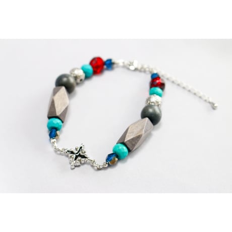【Hiina Rose】／ターコイズ調×ウッドビーズ ゴシッククロス ブレスレット（グレイ）【一点もの】
