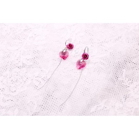 【Hiina Rose】／スワロフスキー エレガンス・チェーン ハート ピアス（ローズピンク）