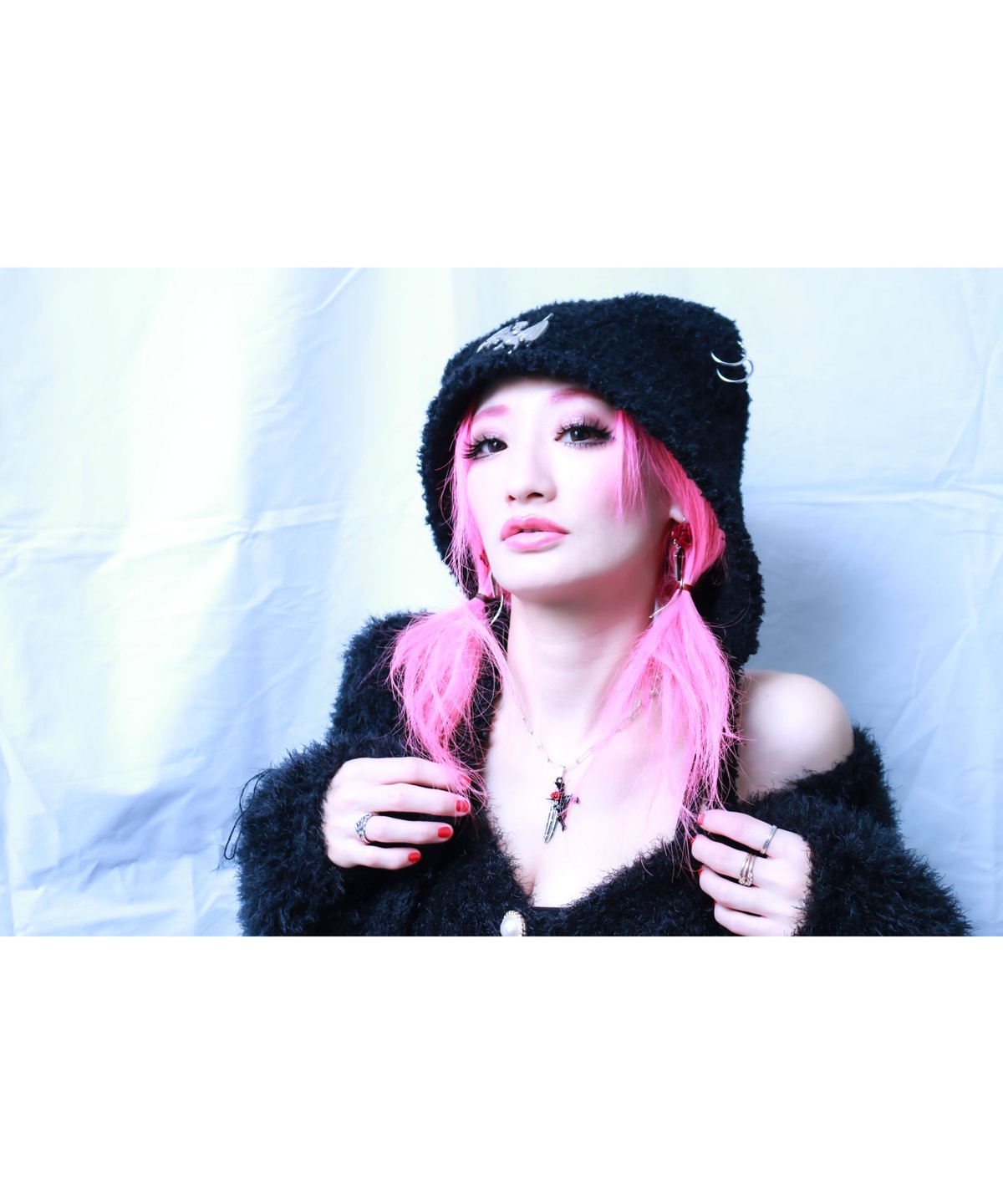 Hiina Rose】／ブラッククロス×フェザー ローズネックレス | WeROCK STO
