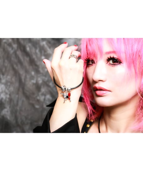 【Hiina Rose】／バイカラー・メタルバタフライ ブレスレット（レッド） 【期間限定・ご予約特典あり!!】