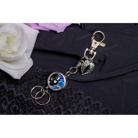 【Hiina Rose】／スワロフスキー×ブラックスカル・リールキーホルダー（ブルー）