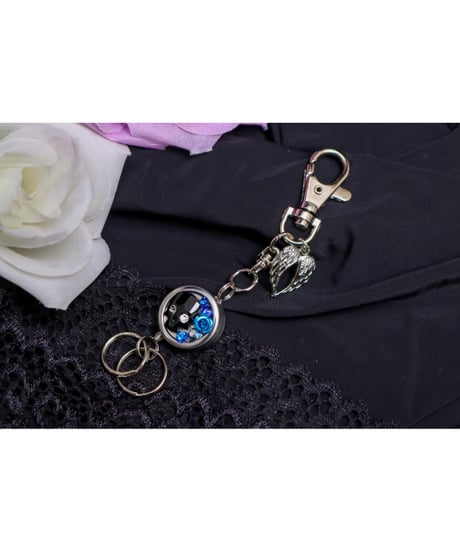 【Hiina Rose】／スワロフスキー×ブラックスカル・リールキーホルダー（ブルー）