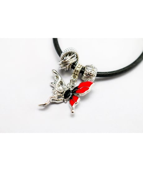 【Hiina Rose】／バイカラー・メタルバタフライ ブレスレット（レッド） 【期間限定・ご予約特典あり!!】