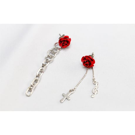 【Hiina Rose】／6way！メタルチェーン・ローズピアス（レッドローズ）