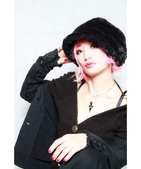 ゴシック調 ストーン付きブラッククロス・チェーンネックレス（ストーン＝ブラック）【数量限定販売】