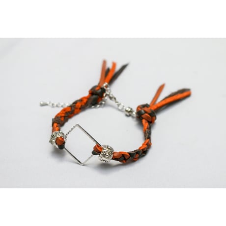 【Hiina Rose】／四つ編みレザー・ブレスレット／マグネットタイプ（ダークブラウン×キャメル）