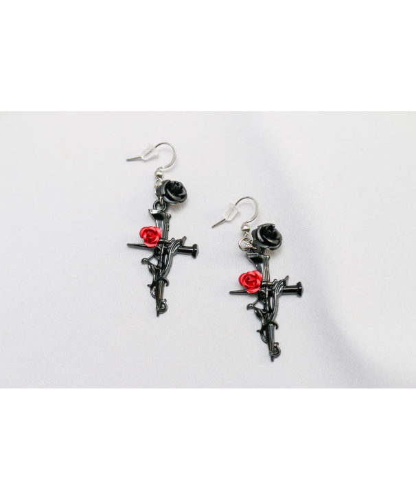バラとクロスのピアス Hiina Rose】／ゴシック調 ブラッククロス×ダブルローズ ピアス