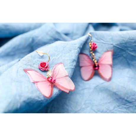 【Hiina Rose】／シフォンバタフライ・スワロフスキー ピアス（ ピンクパープル／G）