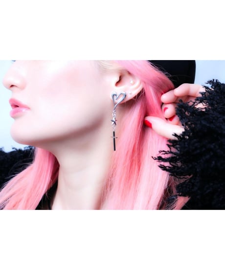 【Hiina Rose】／ハート×クロス×スター ピアス