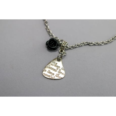 【Hiina Rose】／メッセージプレート ネックレス（チェーン／ブラック）