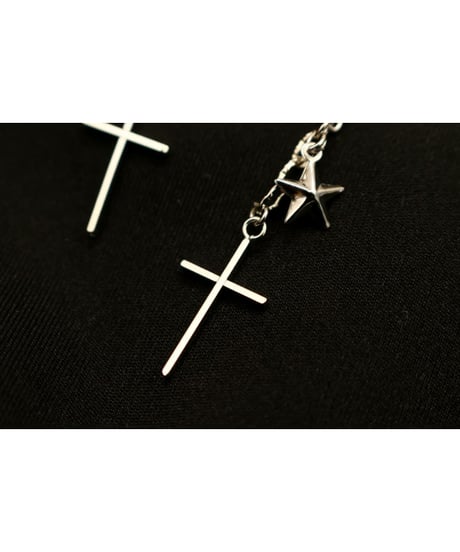 【Hiina Rose】／ハート×クロス×スター ピアス