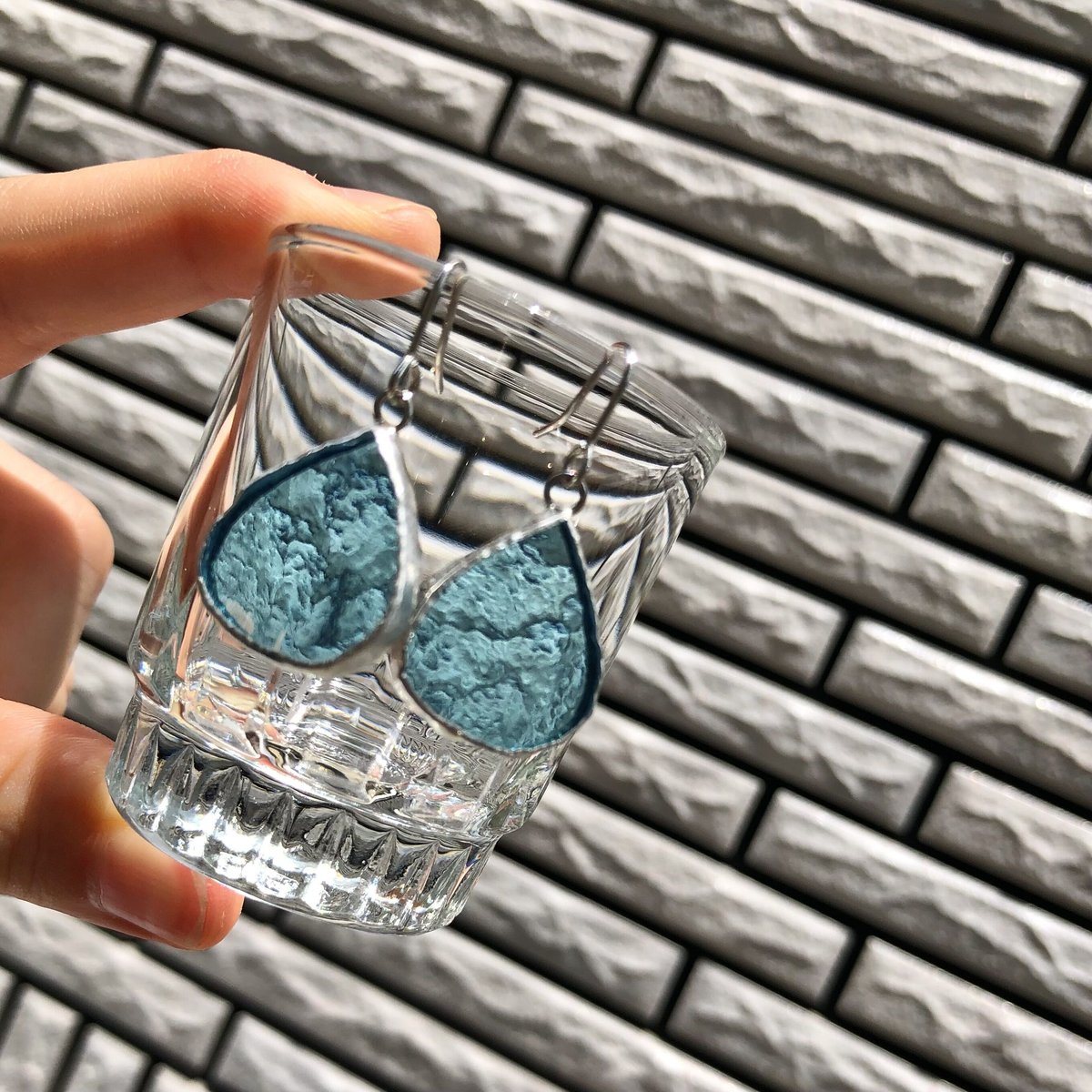 送料無料】ステンドグラスピアス クリアブルー 雫 | MIYA with ガラス