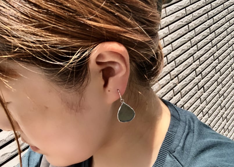 送料無料】ステンドグラスピアス クリアブルー 雫 | MIYA with ガラス