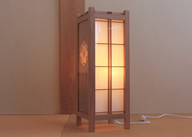 受注生産】六角形組子入り行灯 意匠：花型組子 と桜亀甲 | 指勘建具