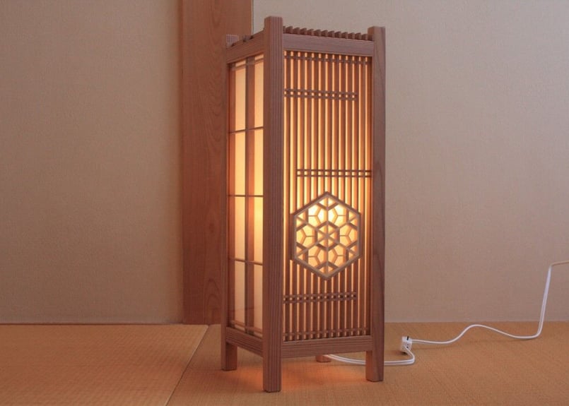 受注生産】六角形組子入り行灯 意匠：花型組子 と桜亀甲 | 指勘建具