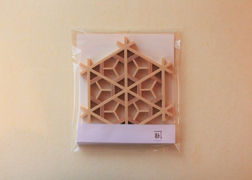 三ツ組手コースター 意匠：桜亀甲 | 指勘建具工芸 sashikan