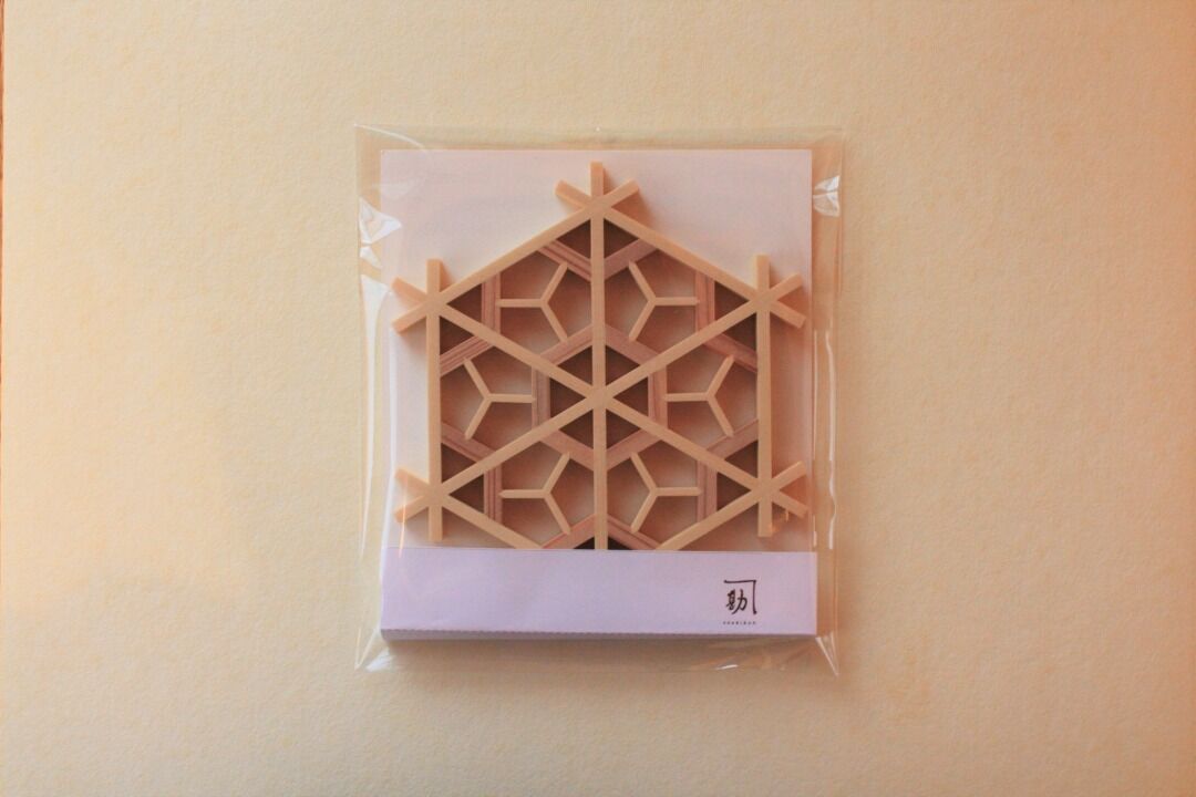 三ツ組手コースター 意匠：桜亀甲 | 指勘建具工芸 sashikan