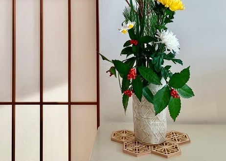 三ツ組手コースター《角なし》　意匠：花型組子