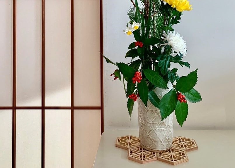 三ツ組手コースター《角なし》 意匠：花型組子 | 指勘建具工芸 sashikan