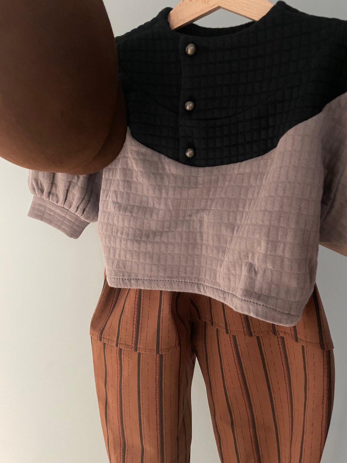 HELLO LUPO - Luca Panta - Stripy Brown | UANDEL