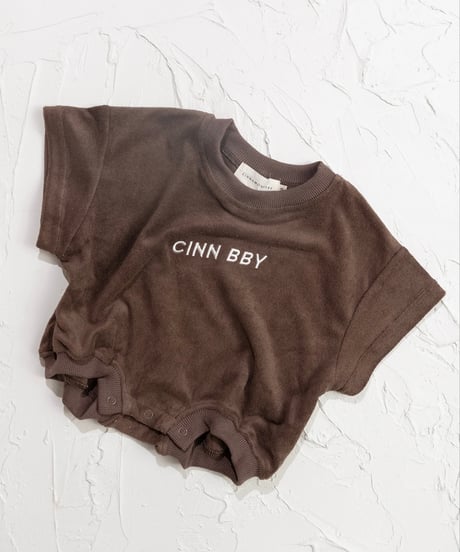 CINNAMON BABY -  Terry Tshirt Romper - Dark Chocolate