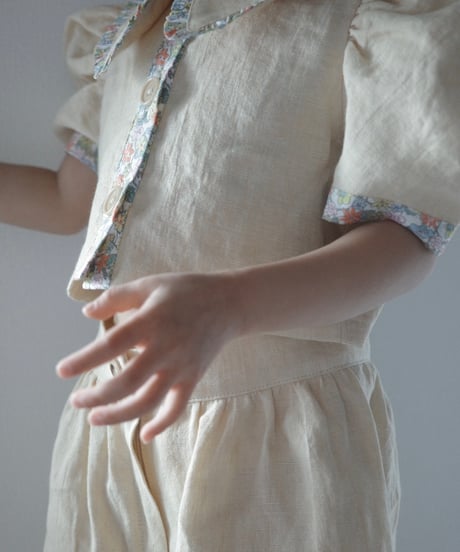Kalinka - Swan Shirt Latte/Yellow flowers