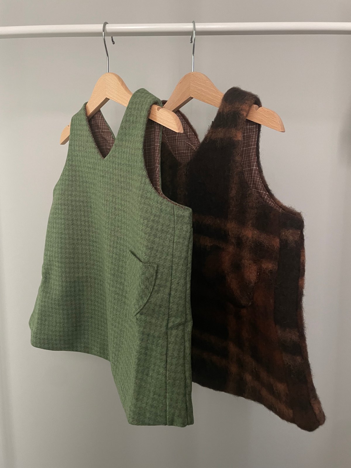 HELLO LUPO - Apron Skirt - Chestnut | UANDEL