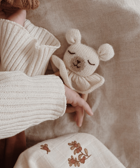 main sauvage - Teething ring