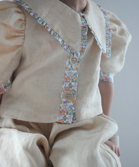 Kalinka - Swan Shirt Latte/Yellow flowers