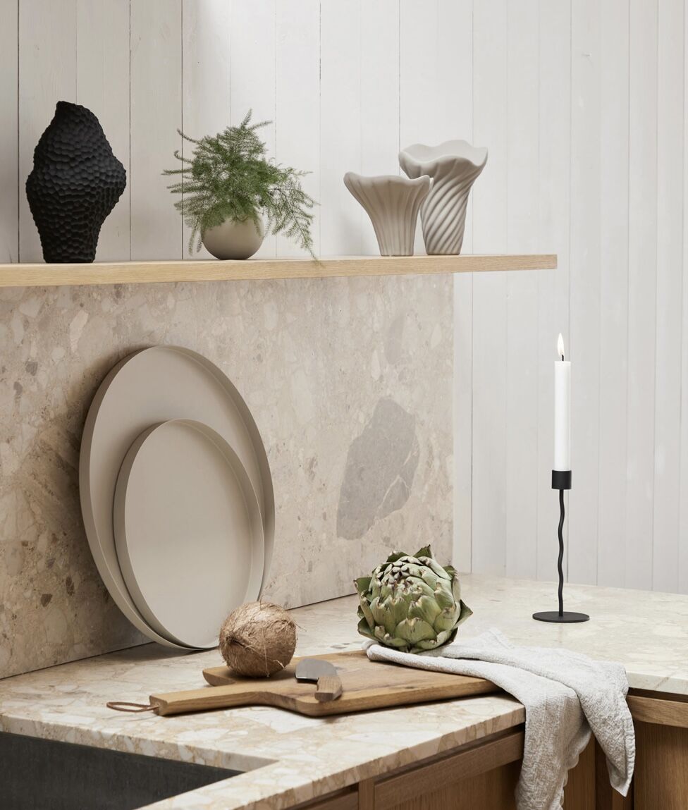 COOEE Design Benedict and Amal スカルプチャー cooee design - Curved Candleholder Black | U andel