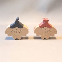 KH538 円びな 小黒三郎 組み木のひな人形 | ゆかいなさかなSTORES