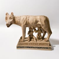 S.P.Q.R.　Capitoline Wolf