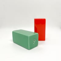 【Sales consignment】green red - salt and pepper shaker