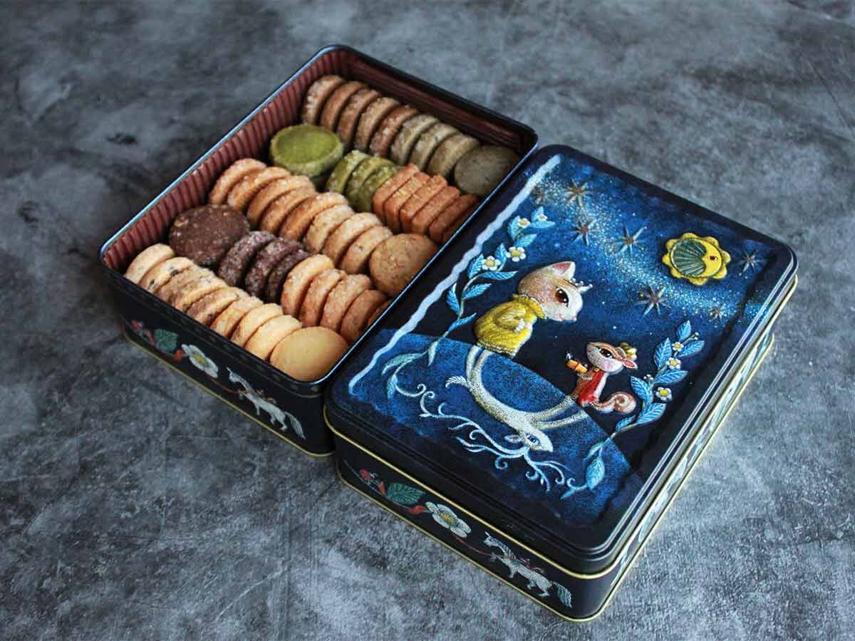 オトメイトパーティ2019 クッキー缶　缶バッジ　ニコラ ひなまつりクッキー缶 | 