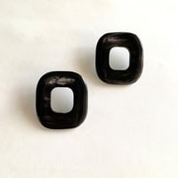 ボリュームスクエアデザインスダッドピアス（ブラックマーブル）ESY19044