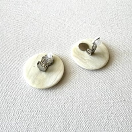 シンプルラウンドLサイズイヤリング ホワイト EKW23013E