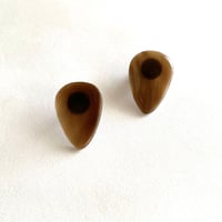 ペアシェイプ型デザインピアス（ブラウン）ESY18005