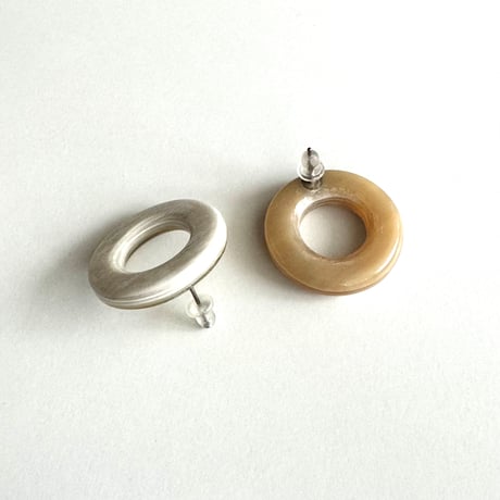 シンプルサークルピアス　ホワイト　ELD23001