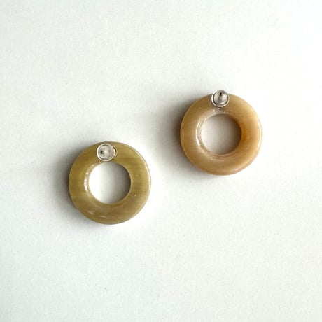 シンプルサークルピアス　ホワイト　ELD23001
