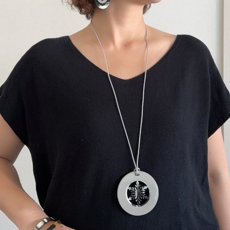 バイカラー（ブラックマーブル＆グレイカラーコート）ラウンド雪の結晶