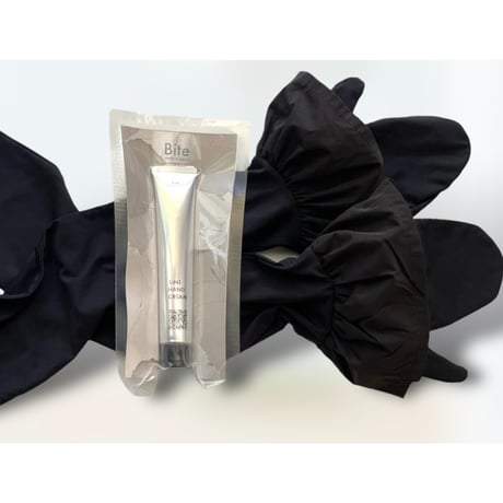 UVカットミトングローブ（black）＋5iN1 HAND CREAM　セット