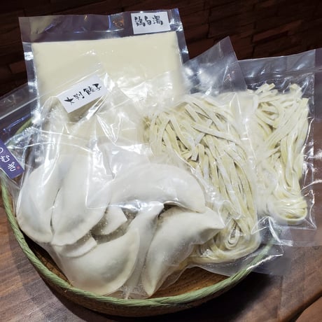 醤油鶏白湯餃子鍋セット　[数量限定][2人～3人前]