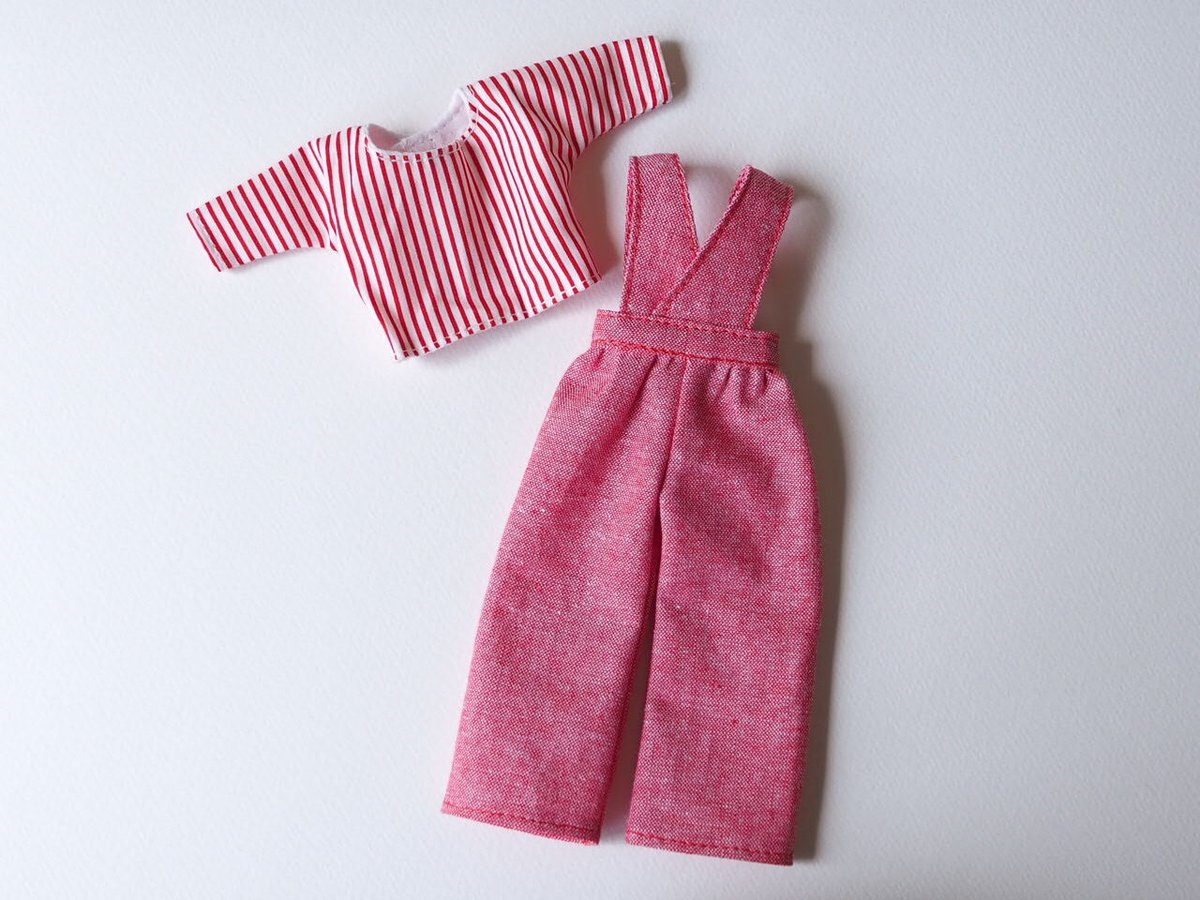 22cmドール服 カットソーとデニム風サロペット レッド 250
