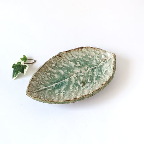 灰釉　木の葉皿｜輪笠　伸好