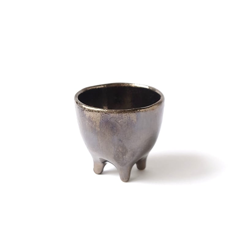 四足 黒 ぐい呑｜番浦 匠 | ギャラリー洛中洛外